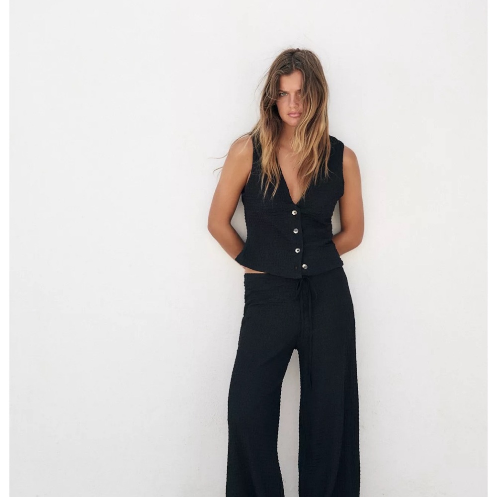 NWT Zara Structured Sleeveless Vest Black Size M Textured